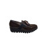 MOCASÍN CON CUÑA Y BORLAS CHAROL MARRON