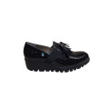 MOCASÍN CON CUÑA Y BORLAS CHAROL NEGRO