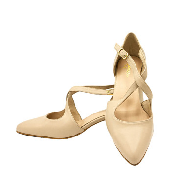 ZAPATO CON TIRAS CRUZADAS BEIGE