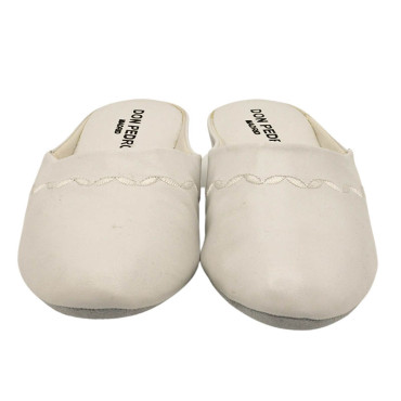 ZAPATILLA CHINELA ADORNO BORDADO BLANCO