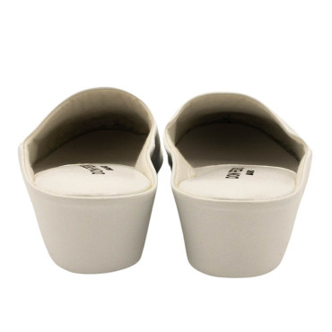 ZAPATILLA CHINELA ADORNO BORDADO BLANCO