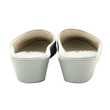 ZAPATILLA CHINELA ADORNO BORDADO CELESTE