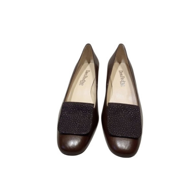 SALON CON ADORNO DE SOLAPA MARRON