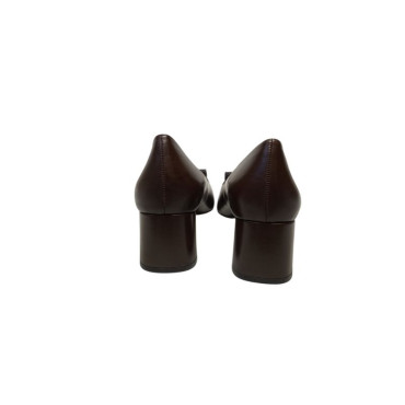 SALON CON ADORNO DE SOLAPA MARRON