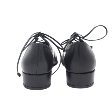 SALON CERRADO CON LAZADA NEGRO